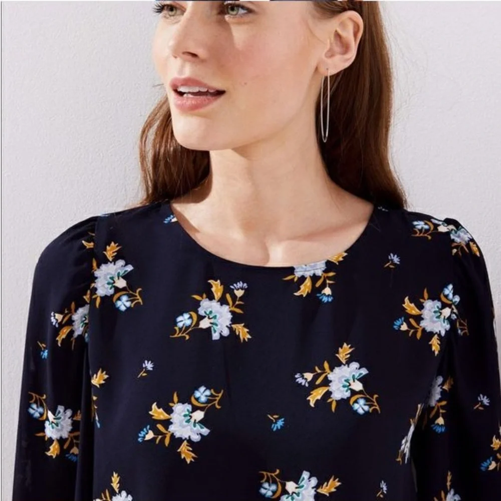 LOFT Vine Puff Sleeve Blouse in Navy/Floral Print Size M